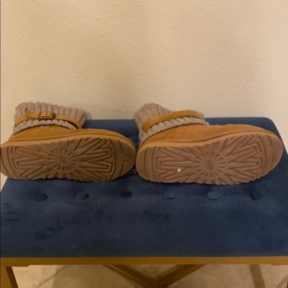 UGGS - Picture 5 of 5